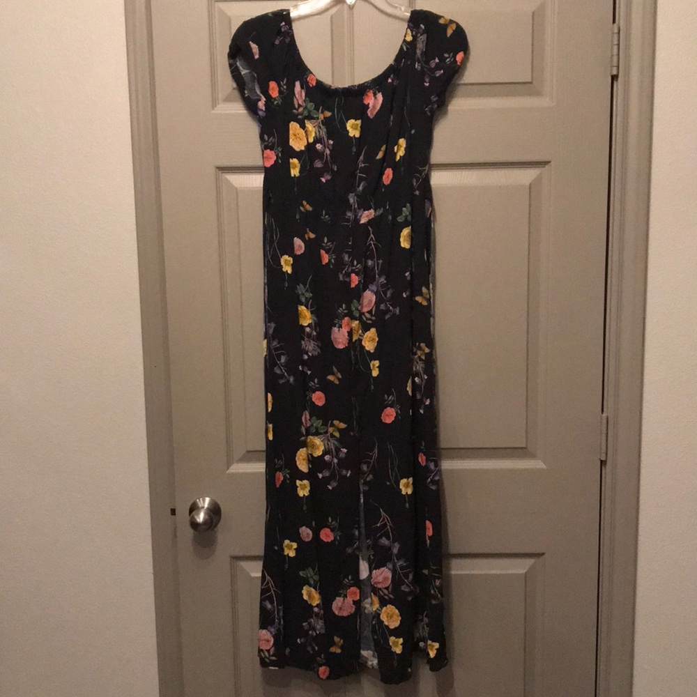 Cute floral dress w/ belt